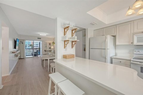 Condominio en venta en Sarasota, Florida, 1 dormitorio, 84.17 m2 № 2214275 - foto 3