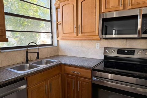 Condo in Lauderhill, Florida, 3 bedrooms № 2087065 - photo 8