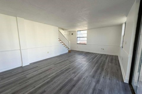 Condo in Lauderhill, Florida, 3 bedrooms № 2087065 - photo 4