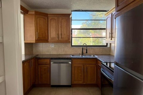 Condo in Lauderhill, Florida, 3 bedrooms № 2087065 - photo 11