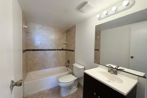 Condo in Lauderhill, Florida, 3 bedrooms № 2087065 - photo 30