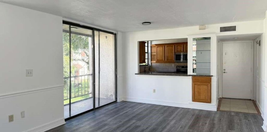 Condo in Lauderhill, Florida, 3 bedrooms № 2087065