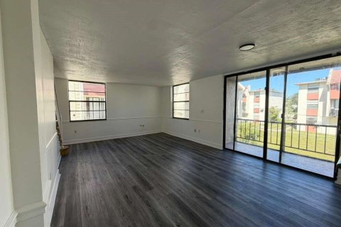Condo in Lauderhill, Florida, 3 bedrooms № 2087065 - photo 3