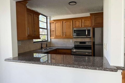 Condo in Lauderhill, Florida, 3 bedrooms № 2087065 - photo 6