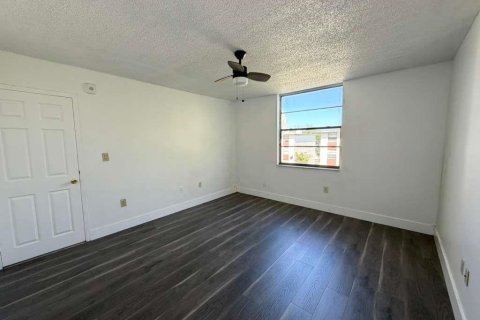 Condo in Lauderhill, Florida, 3 bedrooms № 2087065 - photo 26