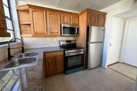 Condo in Lauderhill, Florida, 3 bedrooms № 2087065 - photo 7