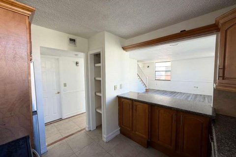 Condo in Lauderhill, Florida, 3 bedrooms № 2087065 - photo 9