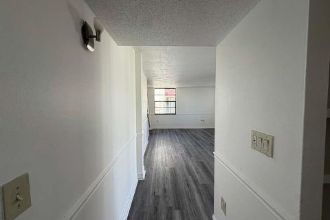 Condo in Lauderhill, Florida, 3 bedrooms № 2087065 - photo 2