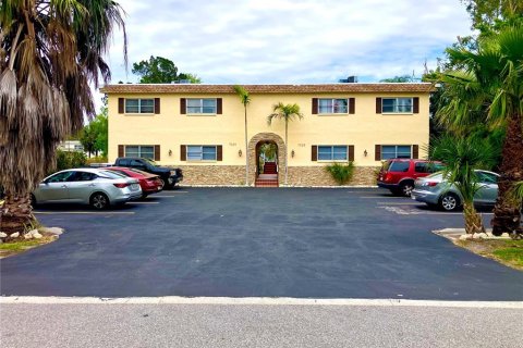 Commercial property in South Pasadena, Florida 820.7 sq.m. № 2409857