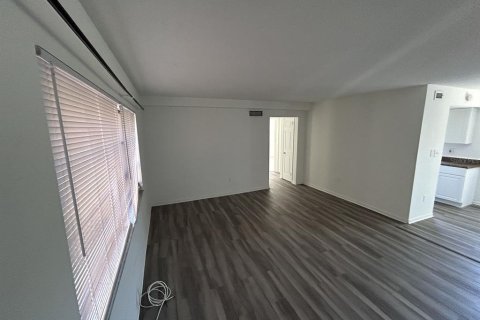 Commercial property in South Pasadena, Florida 820.7 sq.m. № 2409857 - photo 12