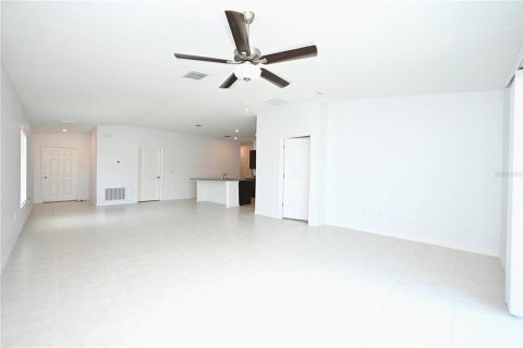 Villa ou maison à louer à Bartow, Floride: 4 chambres, 168.62 m2 № 2294944 - photo 5