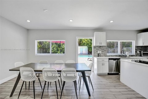 House in Fort Lauderdale, Florida 3 bedrooms, 120.4 sq.m. № 1875391 - photo 4