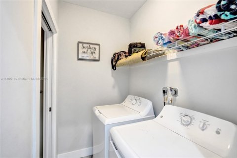 House in Fort Lauderdale, Florida 3 bedrooms, 120.4 sq.m. № 1875391 - photo 23
