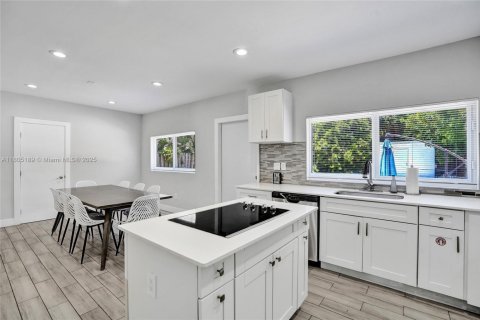 House in Fort Lauderdale, Florida 3 bedrooms, 120.4 sq.m. № 1875391 - photo 15