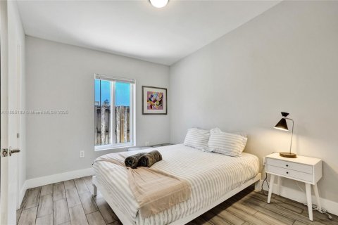 House in Fort Lauderdale, Florida 3 bedrooms, 120.4 sq.m. № 1875391 - photo 8