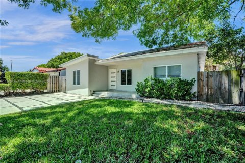 House in Fort Lauderdale, Florida 3 bedrooms, 120.4 sq.m. № 1875391 - photo 2