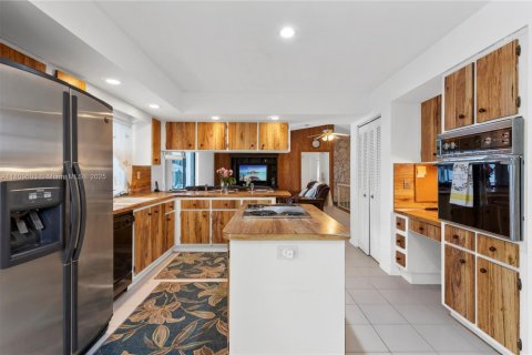 House in Coral Springs, Florida 4 bedrooms, 215.25 sq.m. № 1752076 - photo 12