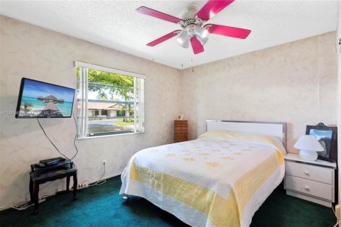 House in Coral Springs, Florida 4 bedrooms, 215.25 sq.m. № 1752076 - photo 22