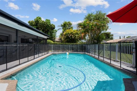 House in Coral Springs, Florida 4 bedrooms, 215.25 sq.m. № 1752076 - photo 30