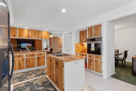 House in Coral Springs, Florida 4 bedrooms, 215.25 sq.m. № 1752076 - photo 13