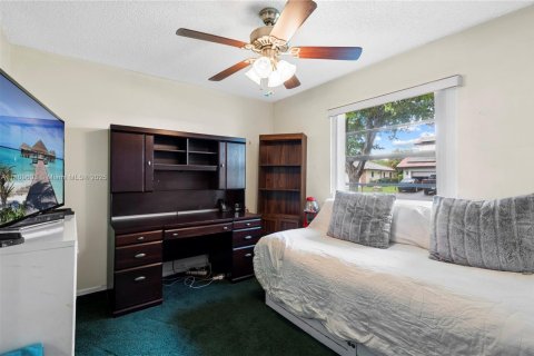 House in Coral Springs, Florida 4 bedrooms, 215.25 sq.m. № 1752076 - photo 20