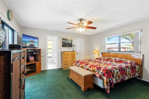 House in Coral Springs, Florida 4 bedrooms, 215.25 sq.m. № 1752076 - photo 15
