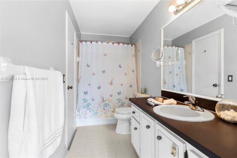 House in Coral Springs, Florida 4 bedrooms, 215.25 sq.m. № 1752076 - photo 26