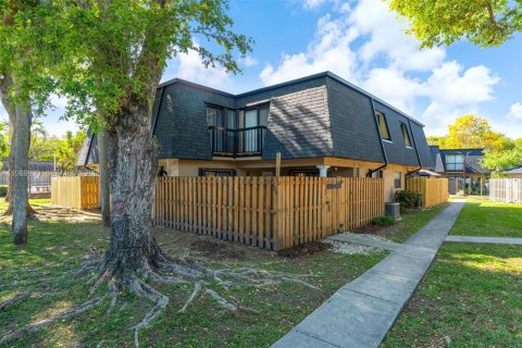Condominio en Miami, Florida, 3 dormitorios  № 2057944