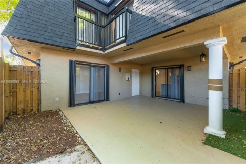 Copropriété à vendre à Miami, Floride: 3 chambres, 135.82 m2 № 2057944 - photo 2