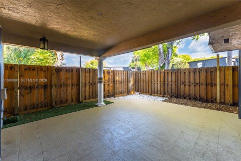 Copropriété à vendre à Miami, Floride: 3 chambres, 135.82 m2 № 2057944 - photo 3