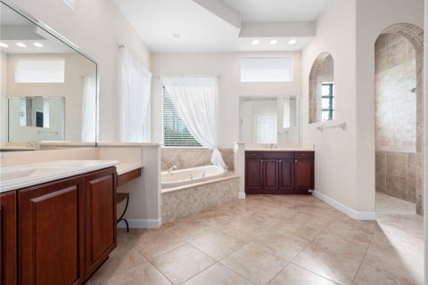 House in Davenport, Florida 4 bedrooms, 400.13 sq.m. № 1918964 - photo 16