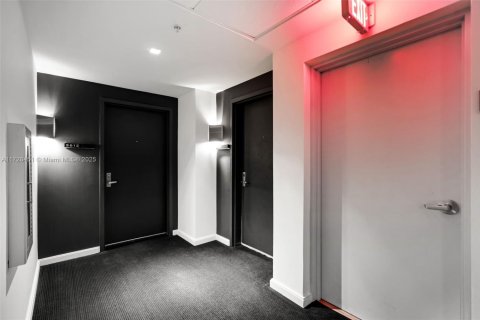 Condominio en venta en Miami, Florida, 3 dormitorios, 131.55 m2 № 2034739 - foto 3