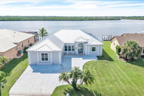 Casa en Punta Gorda, Florida 3 dormitorios, 238.48 m2 № 2364398
