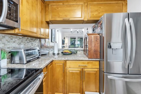 Condo in Deerfield Beach, Florida, 2 bedrooms  № 1887508 - photo 11