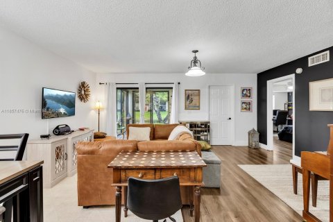Condo in Deerfield Beach, Florida, 2 bedrooms  № 1887508 - photo 3