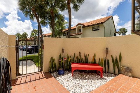 Condo in Deerfield Beach, Florida, 2 bedrooms  № 1887508 - photo 25