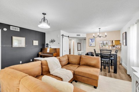 Condo in Deerfield Beach, Florida, 2 bedrooms  № 1887508 - photo 6