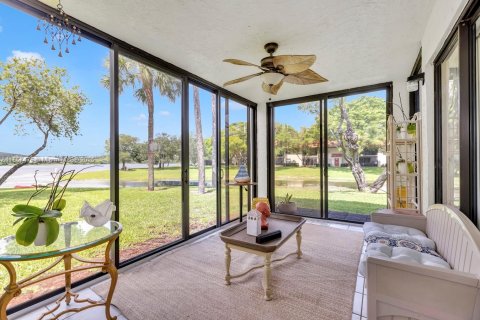 Condo in Deerfield Beach, Florida, 2 bedrooms  № 1887508 - photo 1
