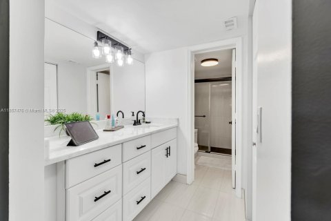 Condo in Deerfield Beach, Florida, 2 bedrooms  № 1887508 - photo 16