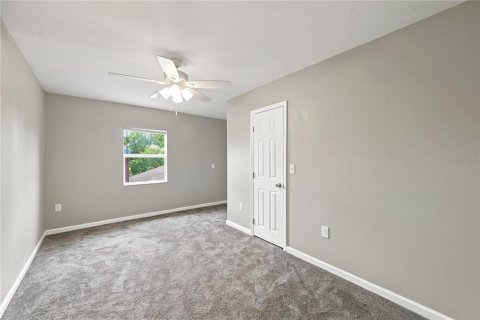 House in Lakeland, Florida 5 bedrooms, 175.03 sq.m. № 2290770 - photo 24