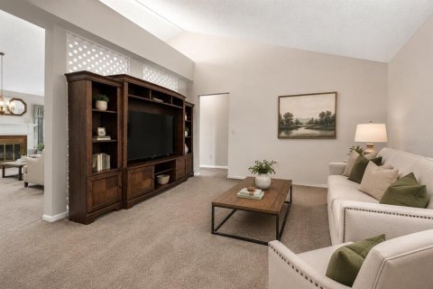 House in Lakeland, Florida 5 bedrooms, 175.03 sq.m. № 2290770 - photo 6