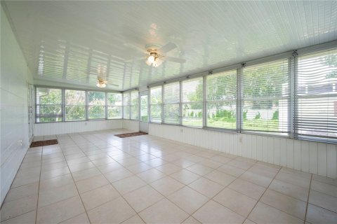 House in Lakeland, Florida 5 bedrooms, 175.03 sq.m. № 2290770 - photo 4