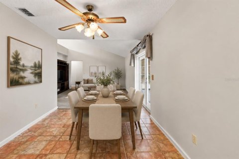 House in Lakeland, Florida 5 bedrooms, 175.03 sq.m. № 2290770 - photo 11