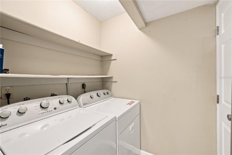 House in Lakeland, Florida 5 bedrooms, 175.03 sq.m. № 2290770 - photo 29