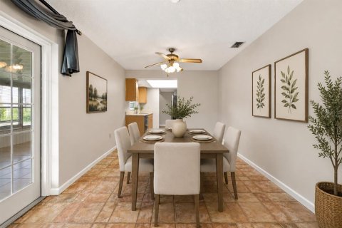 House in Lakeland, Florida 5 bedrooms, 175.03 sq.m. № 2290770 - photo 10