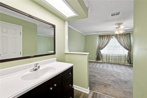House in Lakeland, Florida 5 bedrooms, 175.03 sq.m. № 2290770 - photo 16