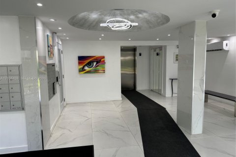 Copropriété à louer à Miami Beach, Floride: 1 chambre, 66.89 m2 № 2425167 - photo 11