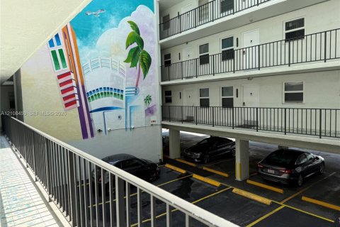 Copropriété à louer à Miami Beach, Floride: 1 chambre, 66.89 m2 № 2425167 - photo 9