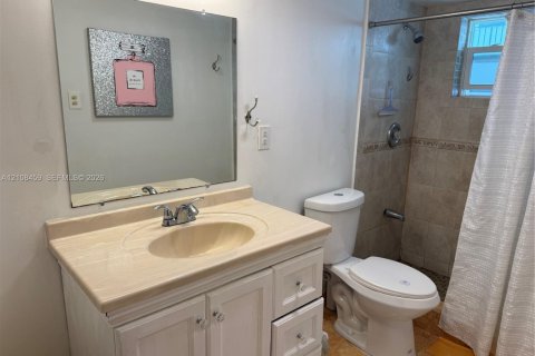 Copropriété à louer à Miami Beach, Floride: 1 chambre, 66.89 m2 № 2425167 - photo 4