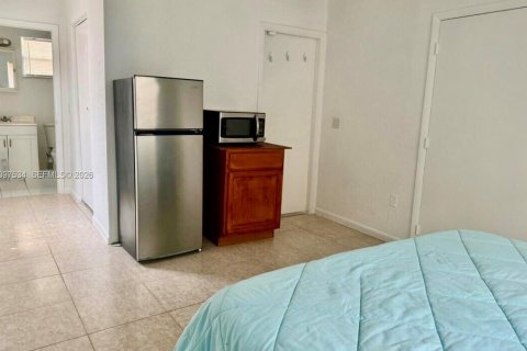Immobilier commercial à louer à Hollywood, Floride: 1 chambre, 121.52 m2 № 2392185 - photo 2
